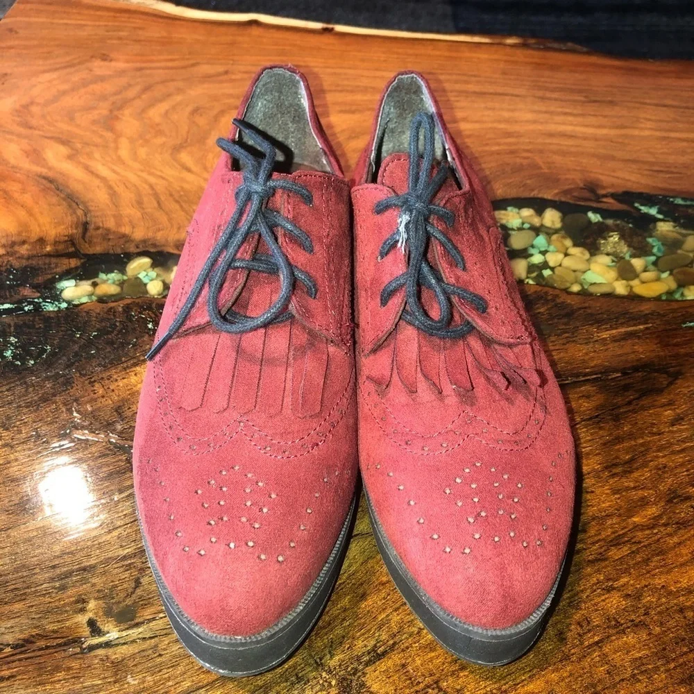 Divided 1 inch creeper oxfords in burgundy.